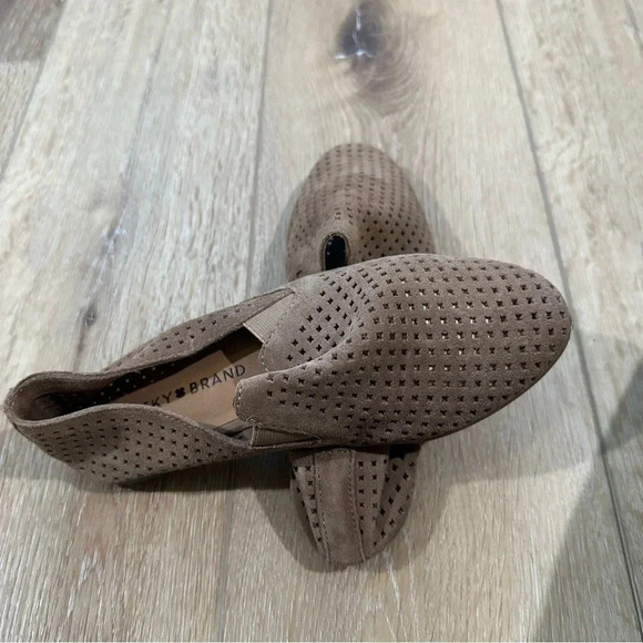 Lucky Brand Women's Tan Carthy Suede Loafer Flat Size 6 NWOT - Picture 3 of 12
